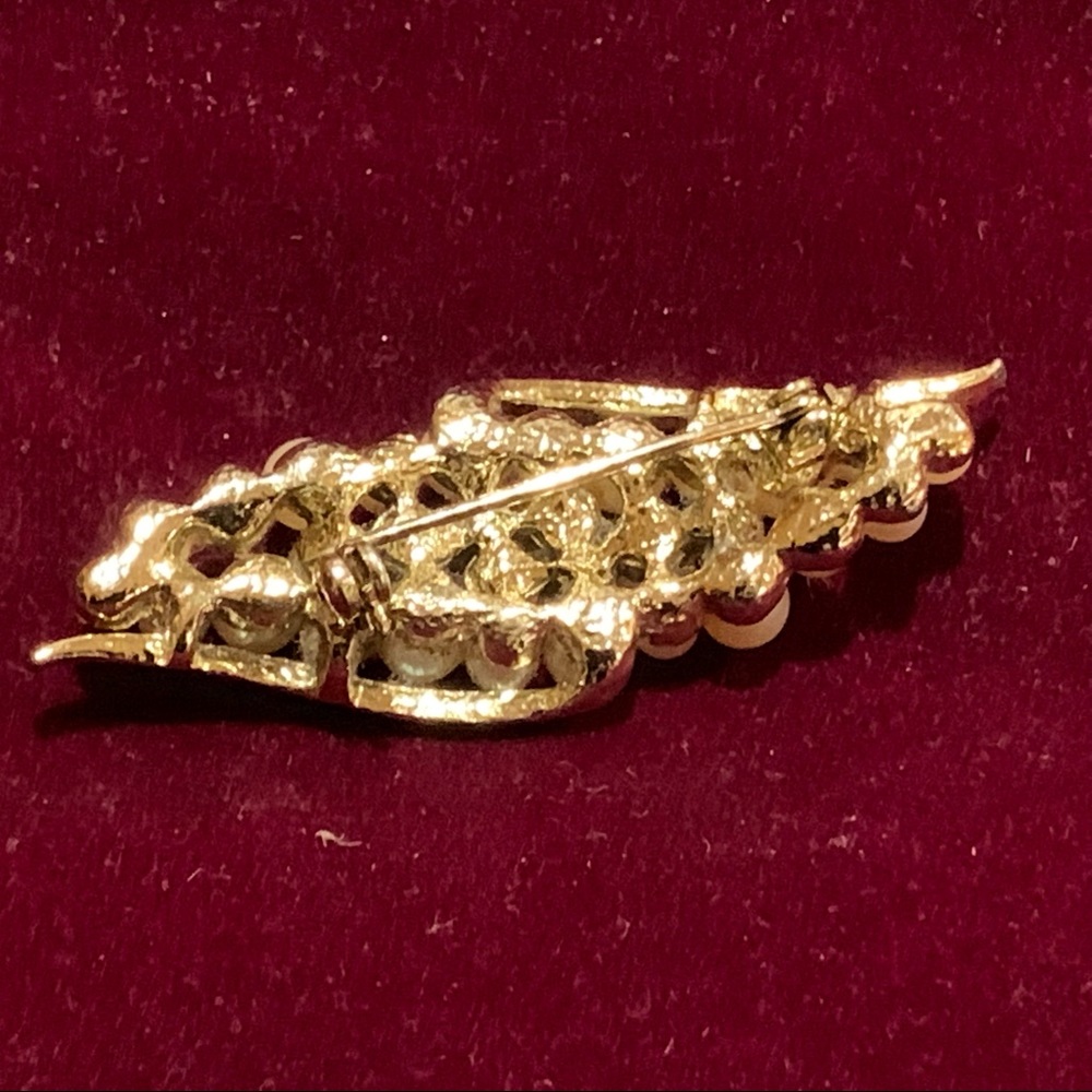 Vintage Gold Tone And Faux pearl Brooch 2 " Length. - Picture 3 of 6